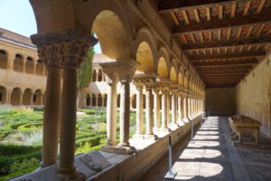 サント・ドミンゴ・デ・シロス修道院回廊
